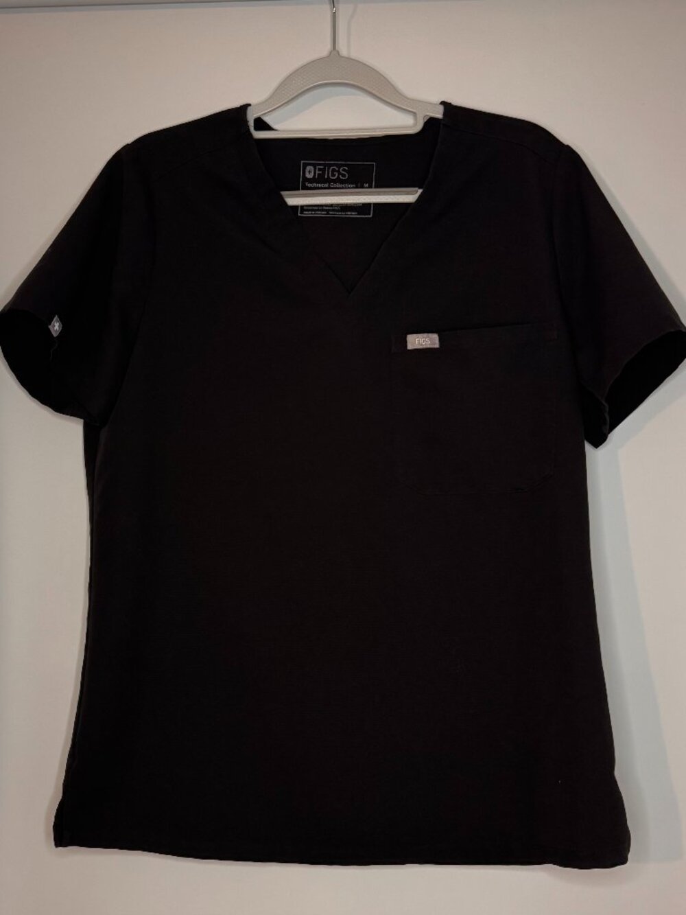 [M] FIGS Livingston Technical Collection Scrub Top - Black